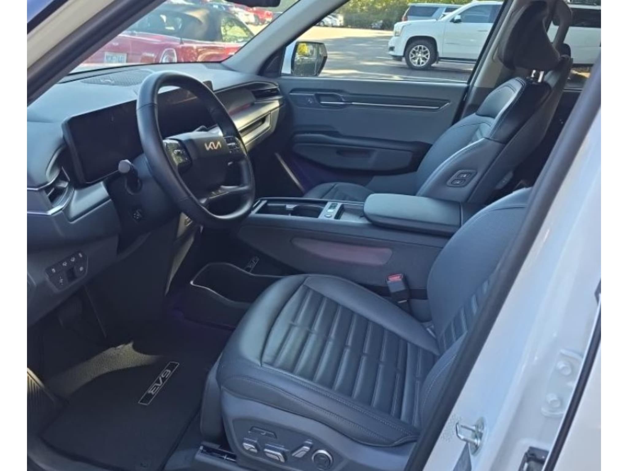 2024 Kia EV9 view 5