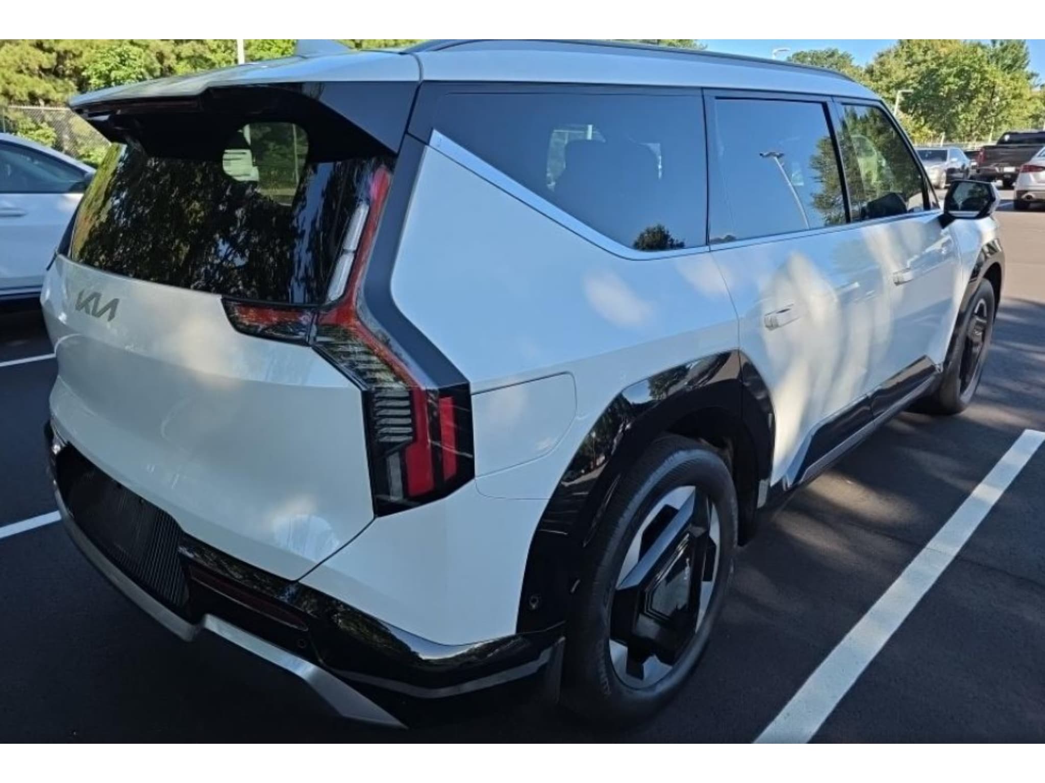 2024 Kia EV9 view 3