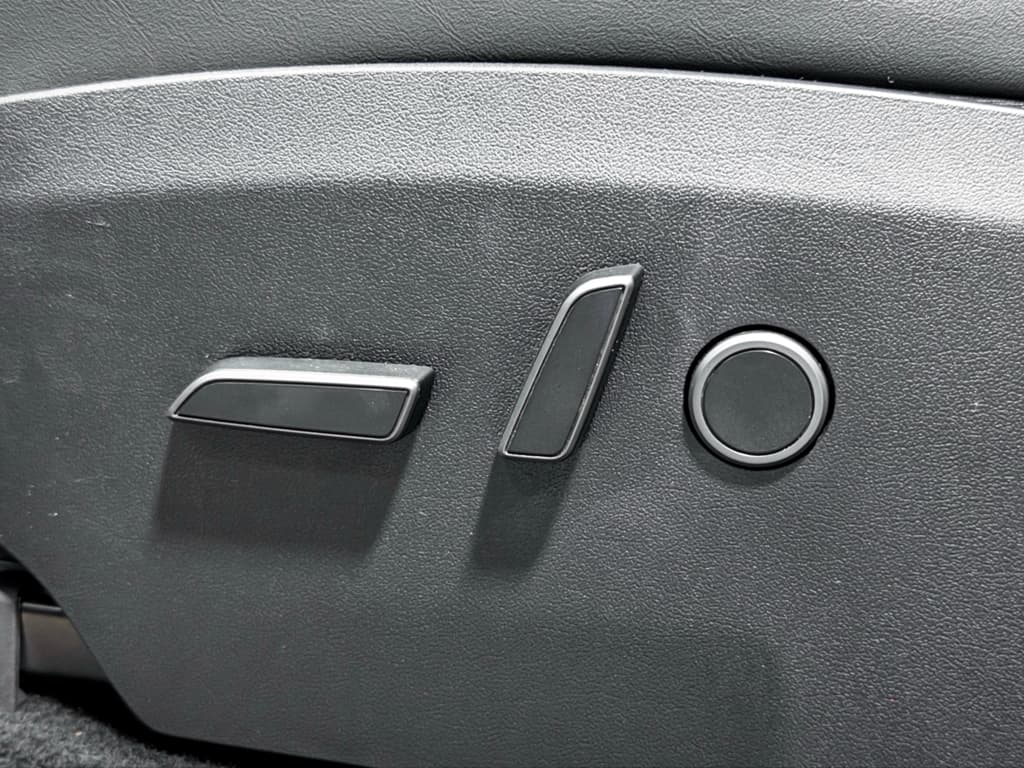 2023 Tesla Model Y view 6