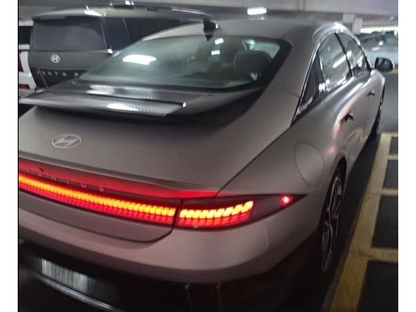 2023 Hyundai IONIQ 6 view 3