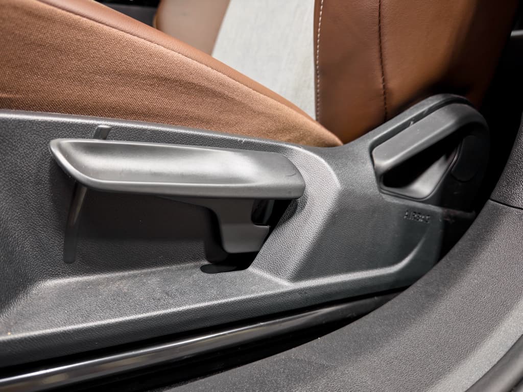 2023 Volkswagen ID.4 view 6