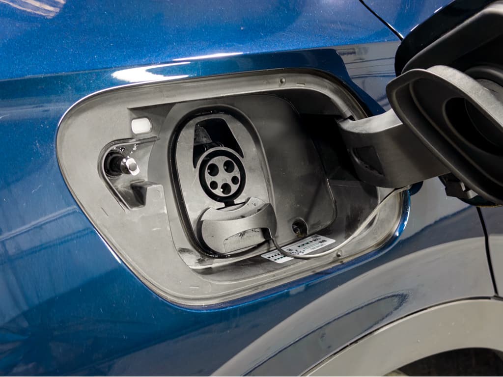 2023 Volkswagen ID.4 view 5