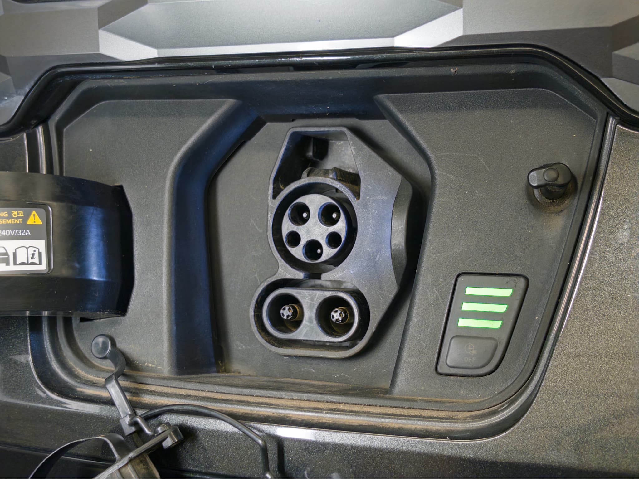 2023 Kia Niro EV view 4