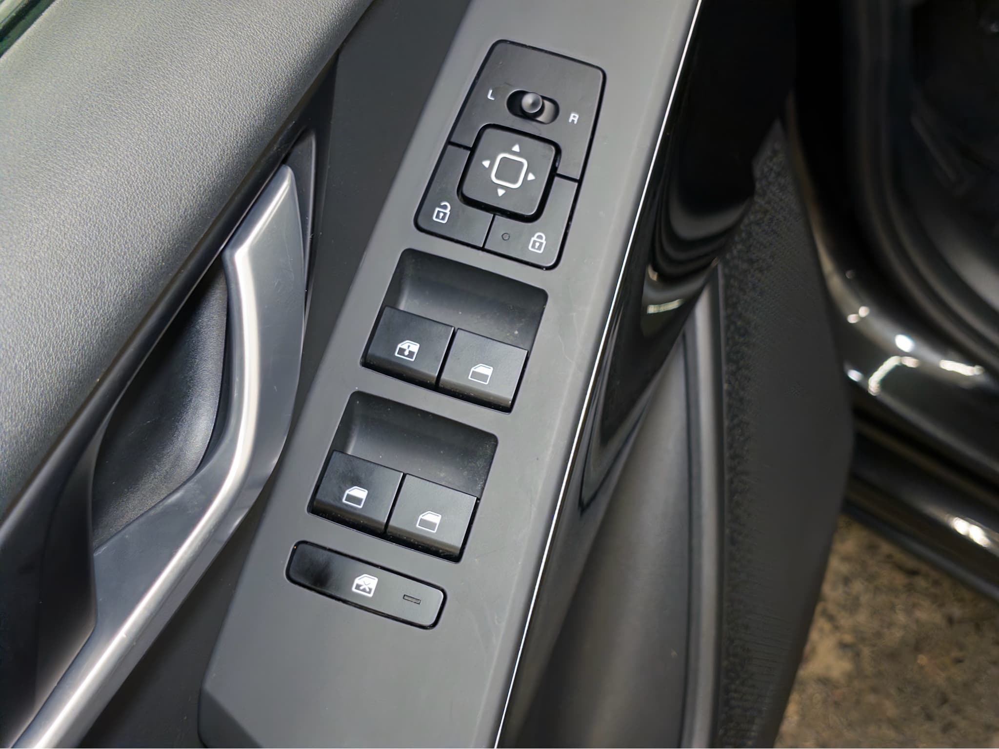 2023 Kia Niro EV view 6