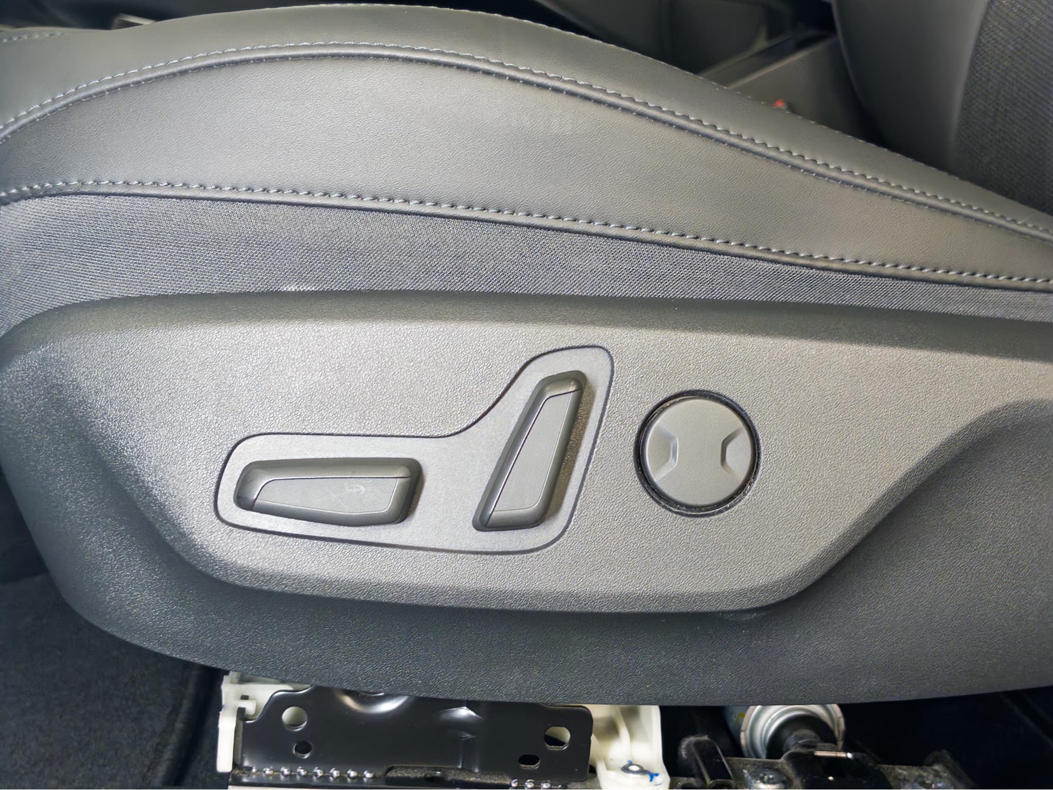 2023 Kia Niro EV view 5