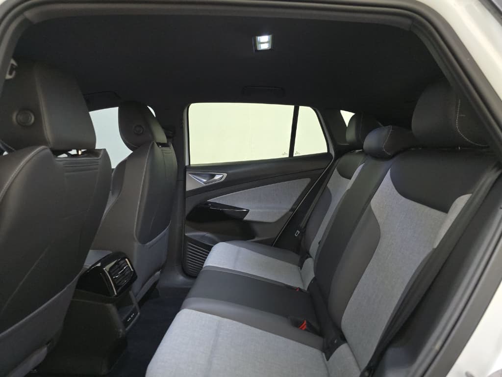 2023 Volkswagen ID.4 view 6