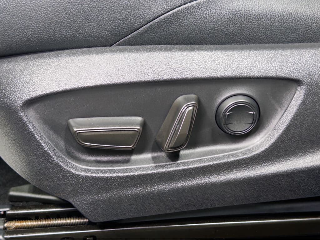 2023 Toyota bZ4X view 7