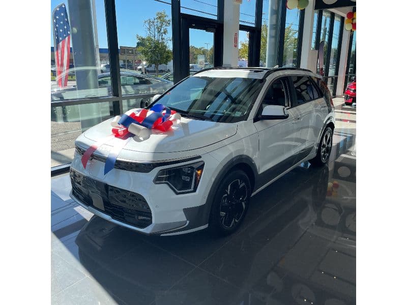 2023 Kia Niro EV view 1