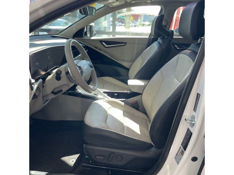 2023 Kia Niro EV view 3