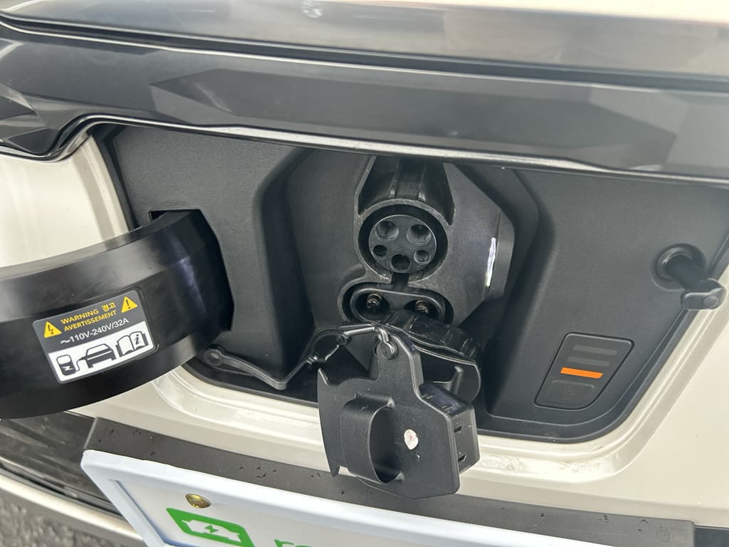 2023 Kia Niro EV view 7