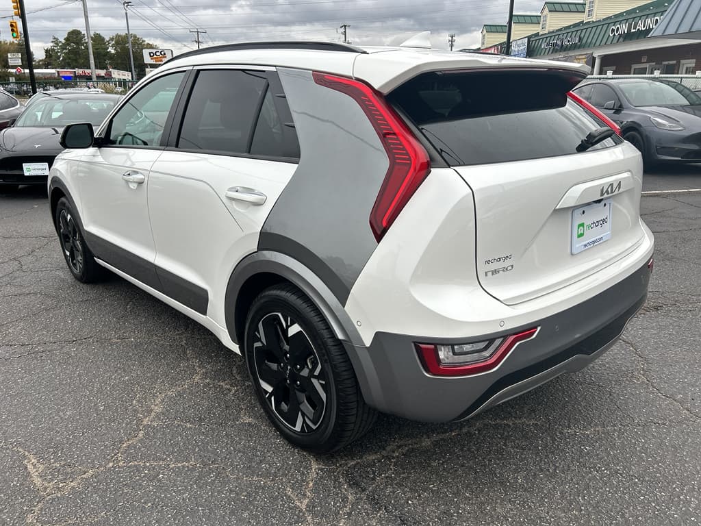 2023 Kia Niro EV view 4