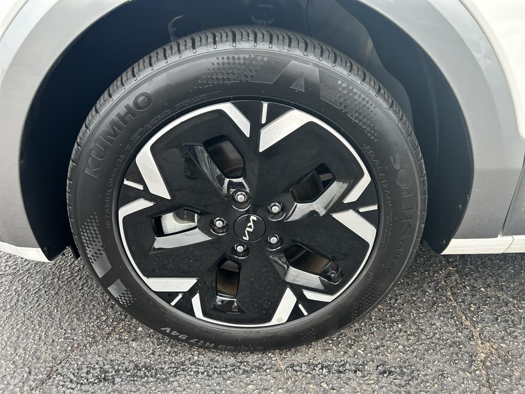 2023 Kia Niro EV view 30