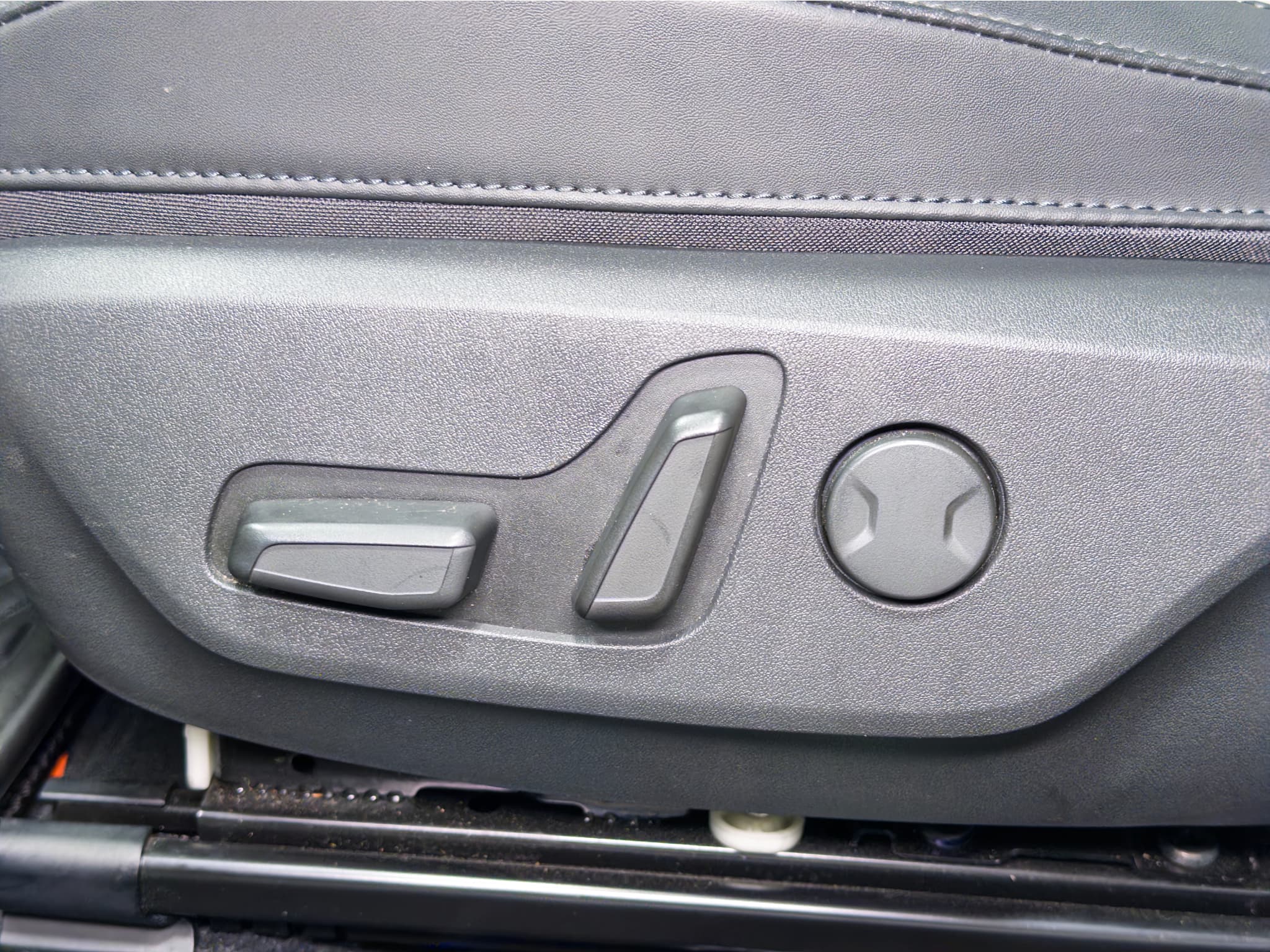 2023 Kia Niro EV view 7