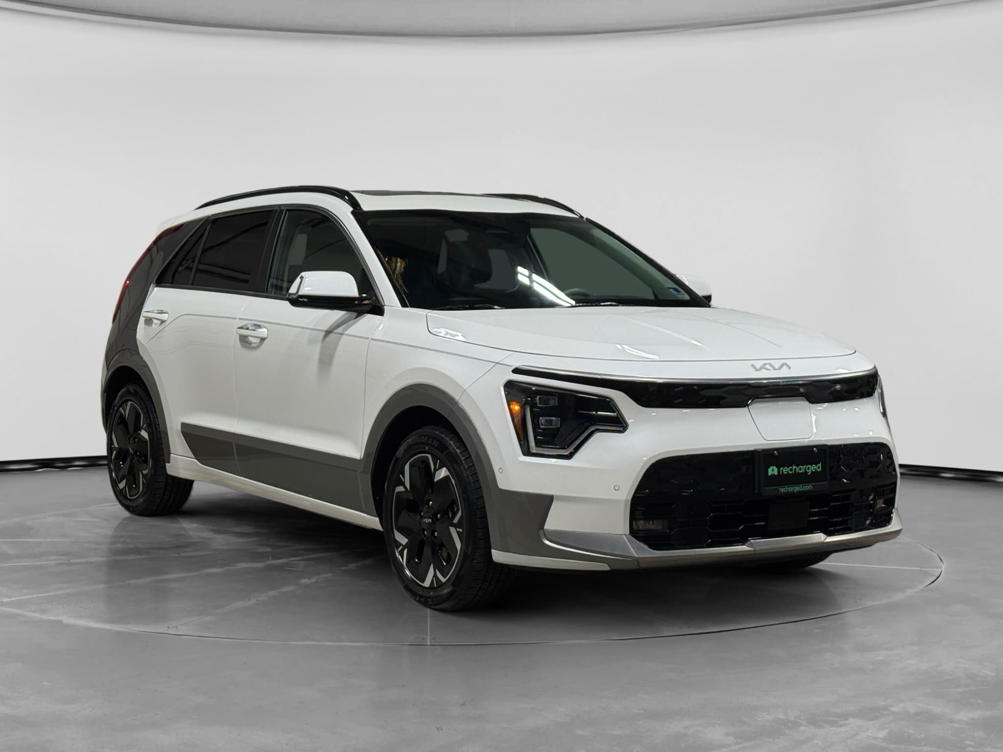 2023 Kia Niro EV view 4