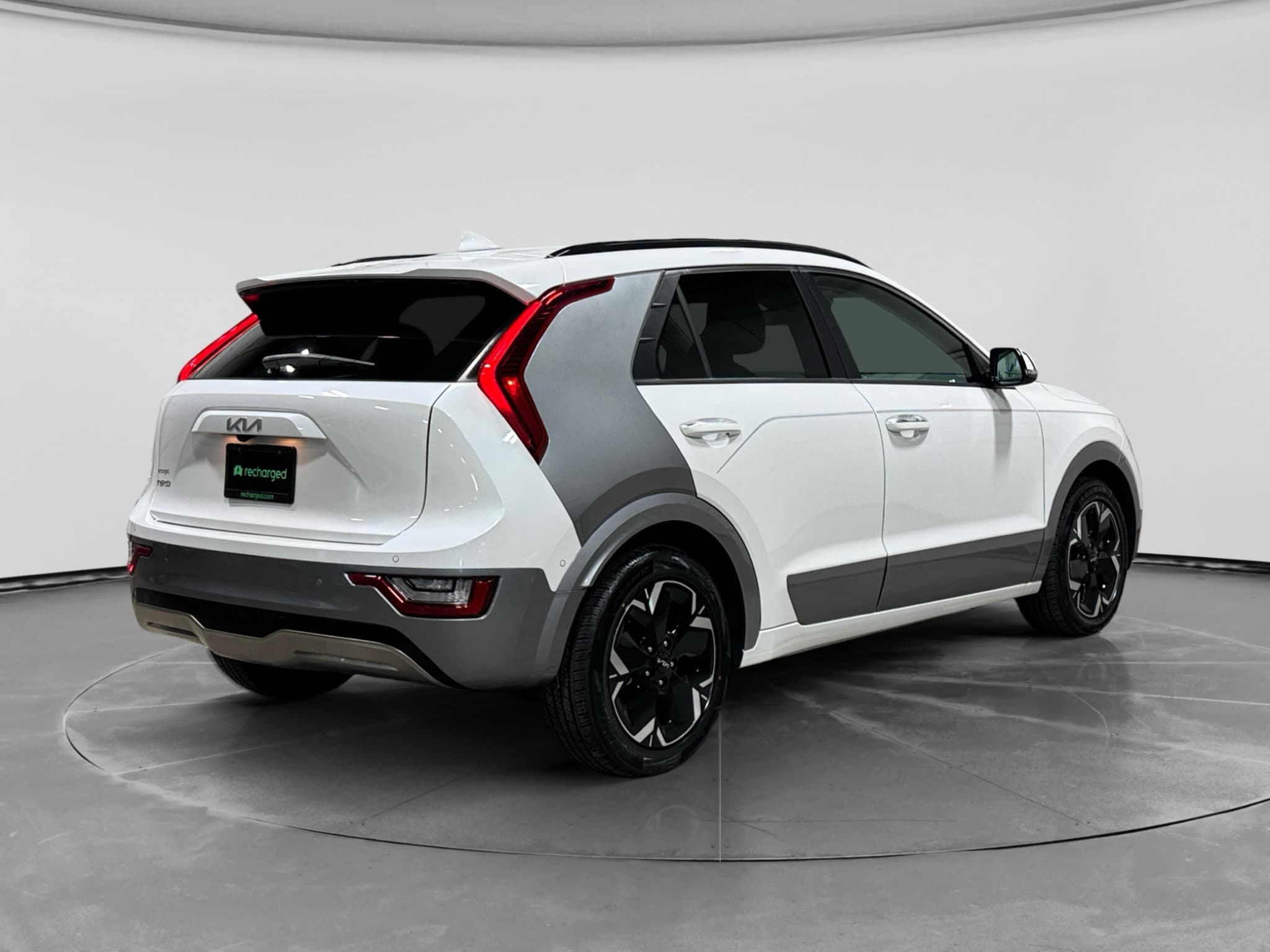 2023 Kia Niro EV view 3