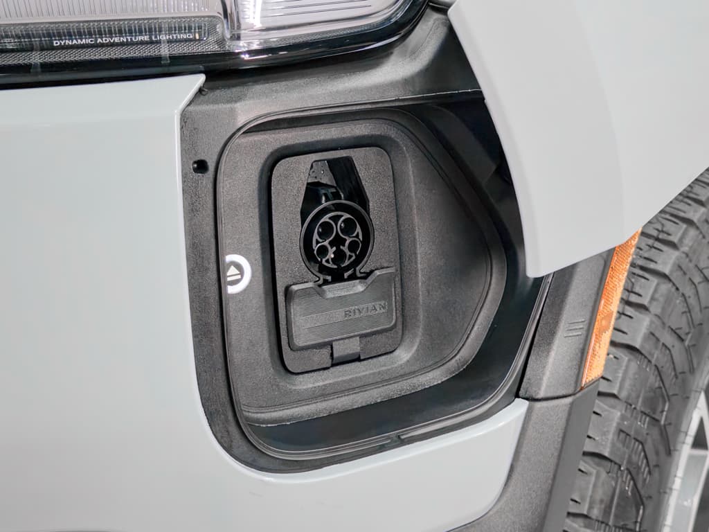 2025 Rivian R1S view 5