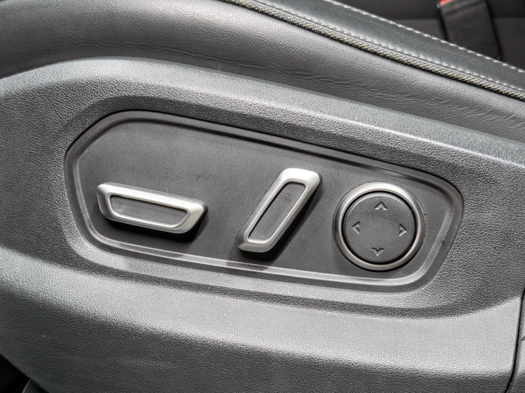 2025 Rivian R1S view 6