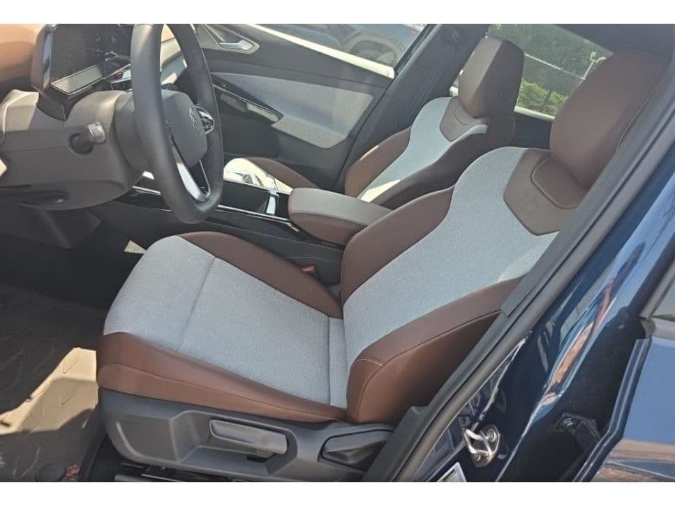 2023 Volkswagen ID.4 view 5