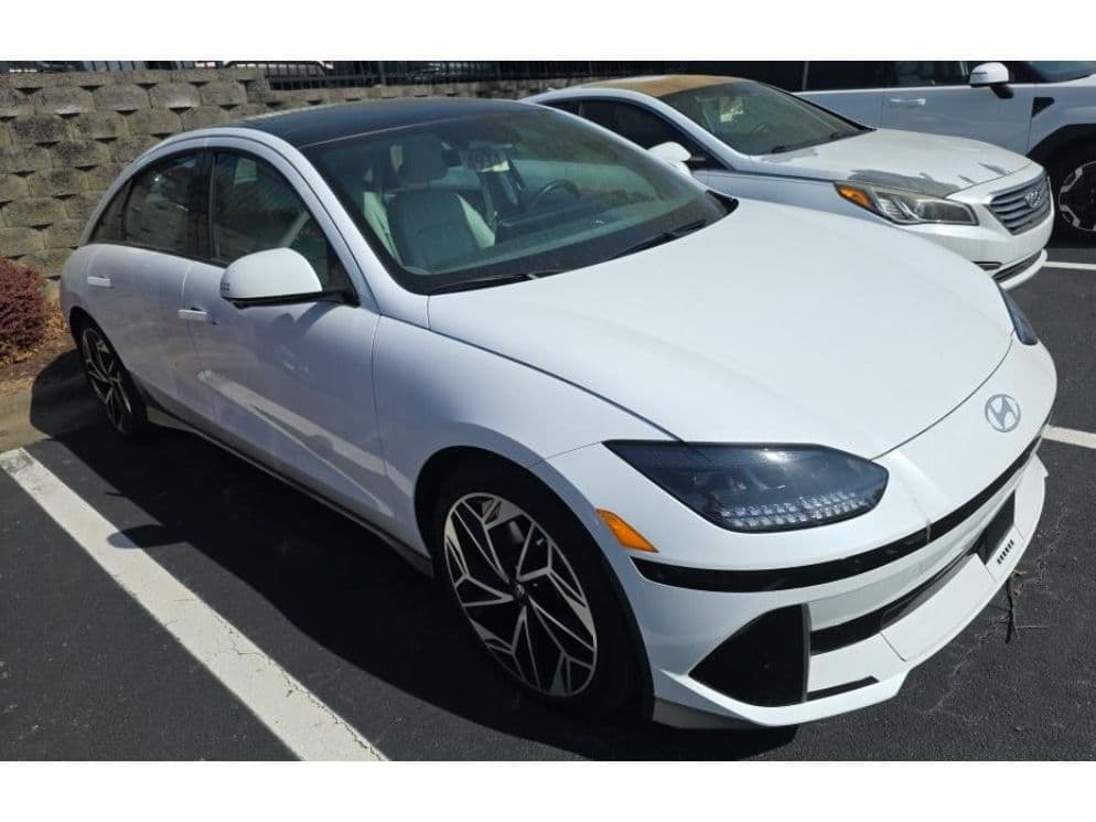 2023 Hyundai IONIQ 6 view 2