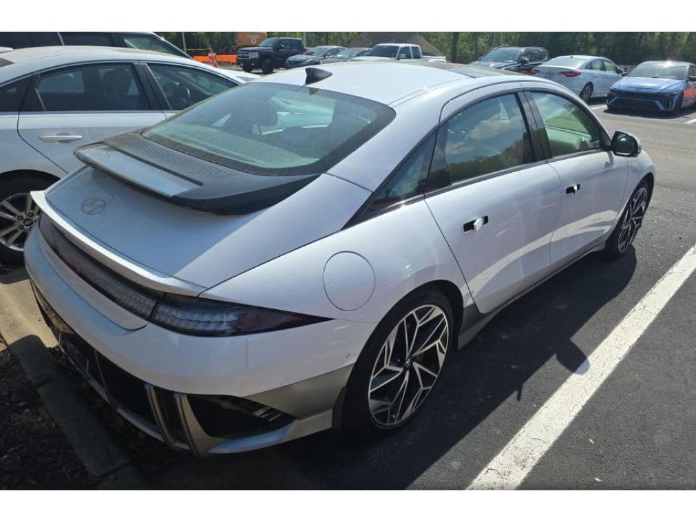 2023 Hyundai IONIQ 6 view 3