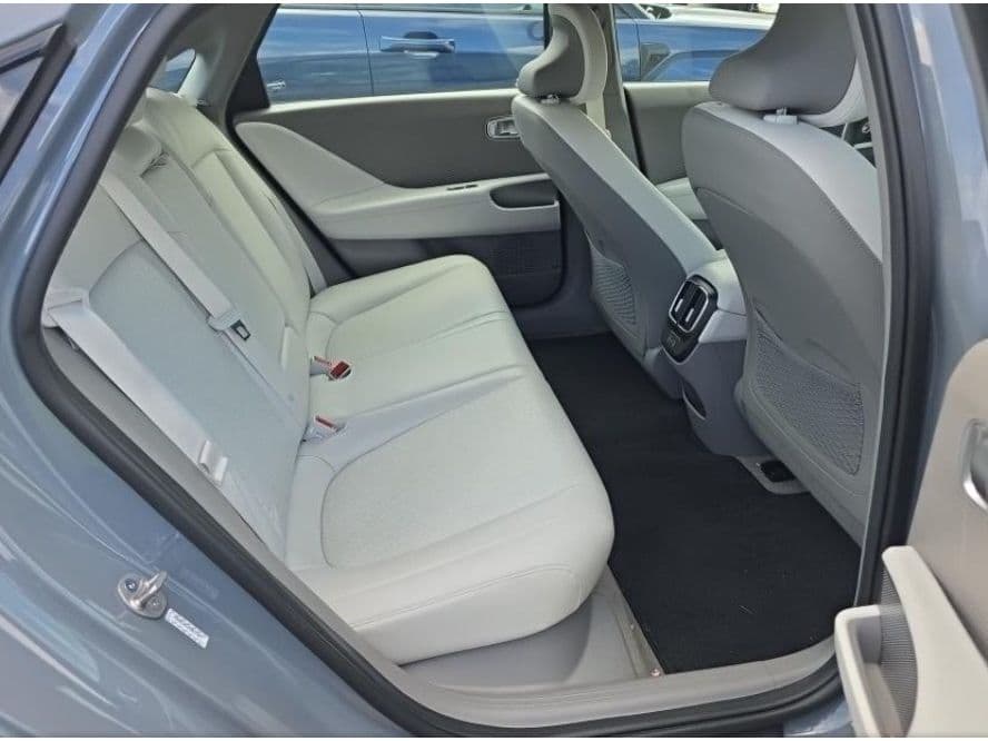 2023 Hyundai IONIQ 6 view 6