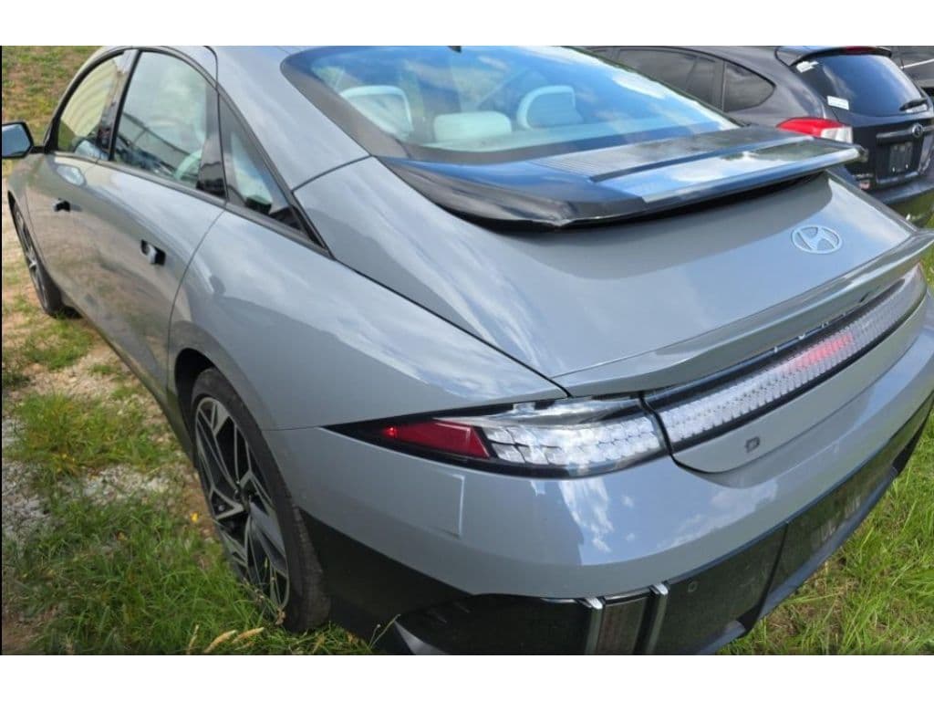 2023 Hyundai IONIQ 6 view 4