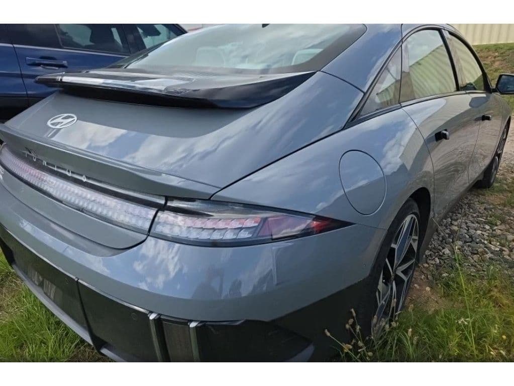 2023 Hyundai IONIQ 6 view 3
