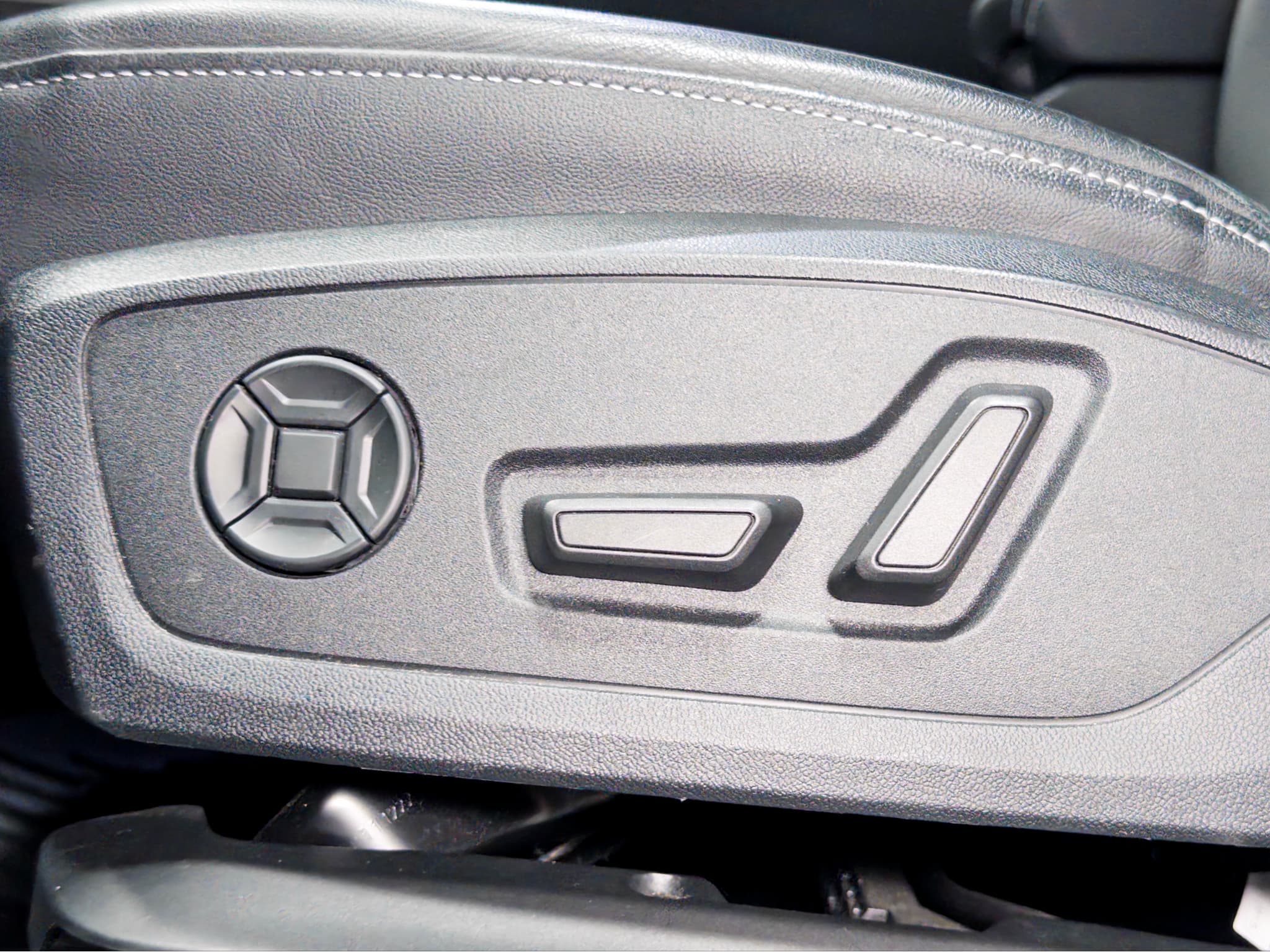 2022 Audi Q4 e-tron view 7
