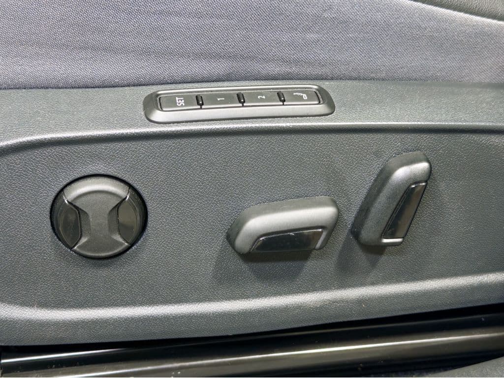 2023 Volkswagen ID.4 view 7