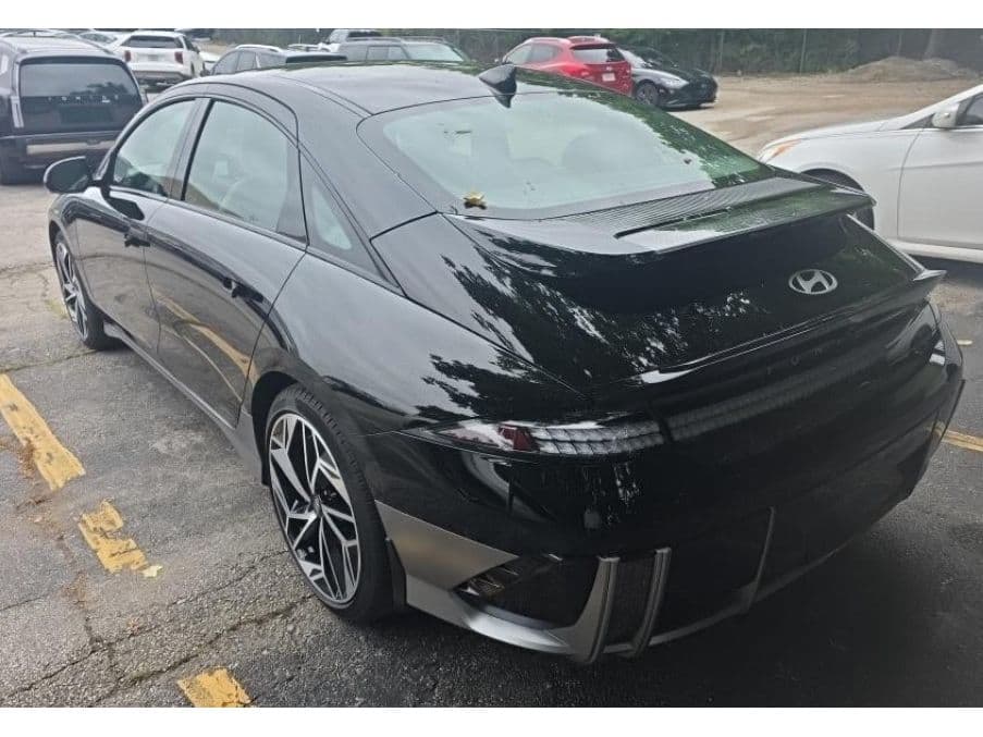 2023 Hyundai IONIQ 6 view 4