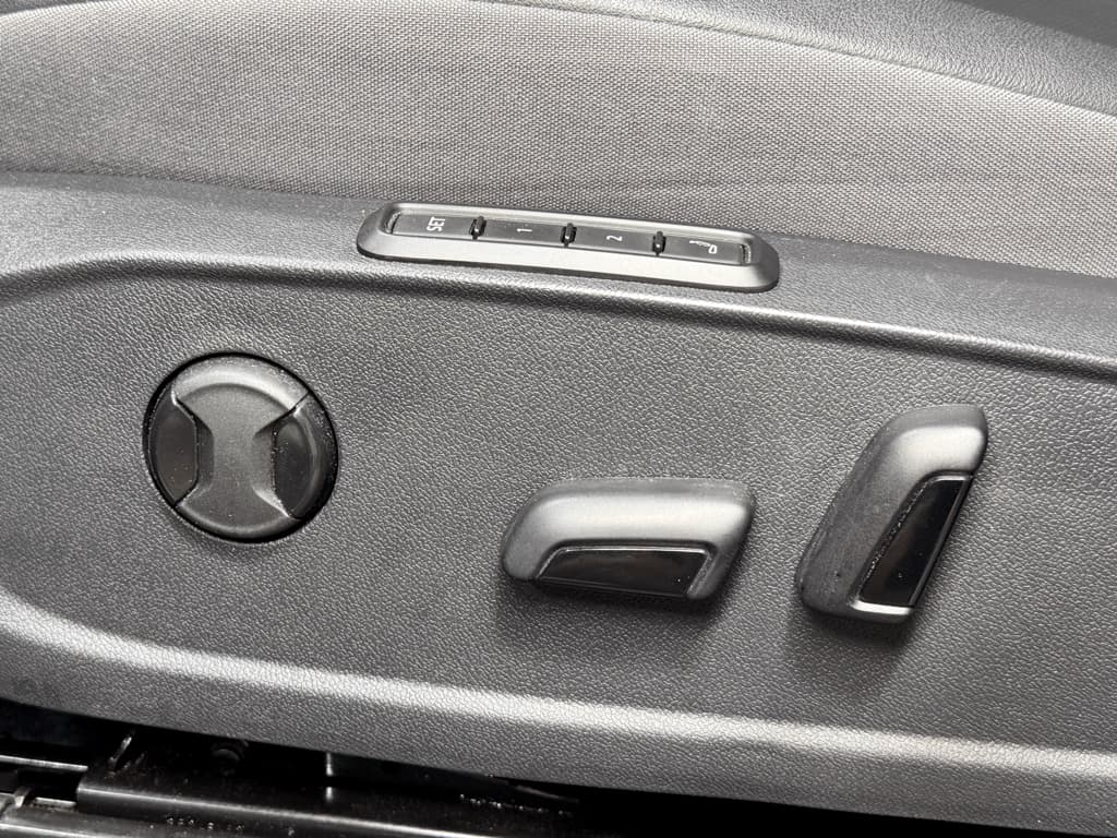 2023 Volkswagen ID.4 view 7