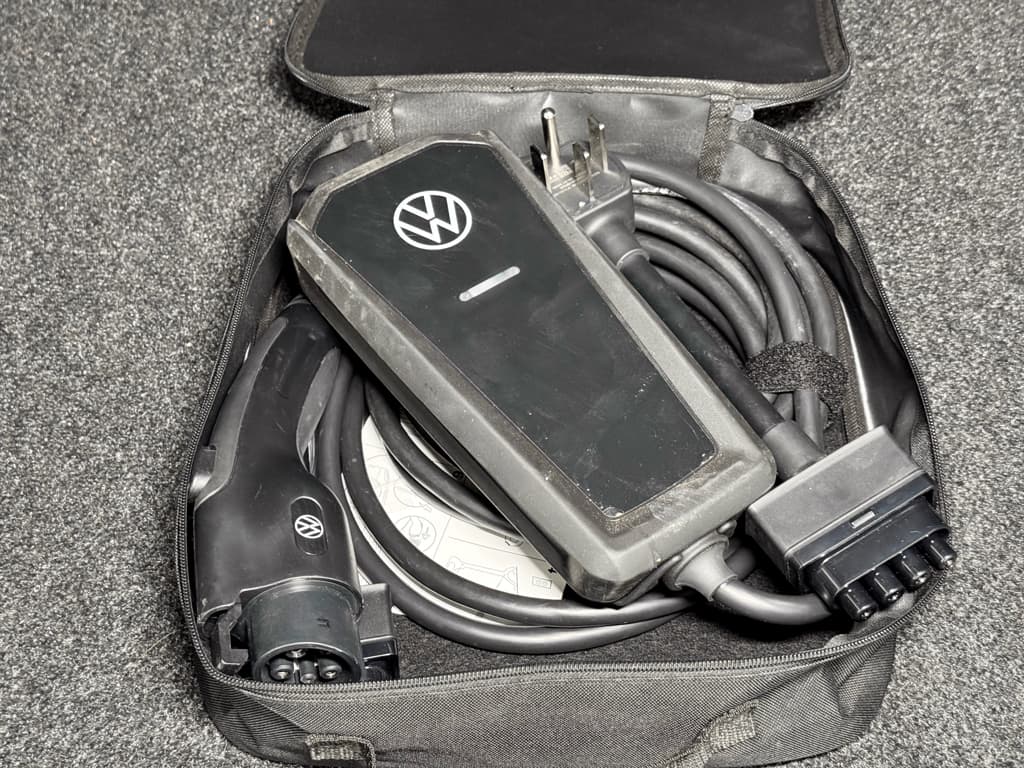 2023 Volkswagen ID.4 view 6
