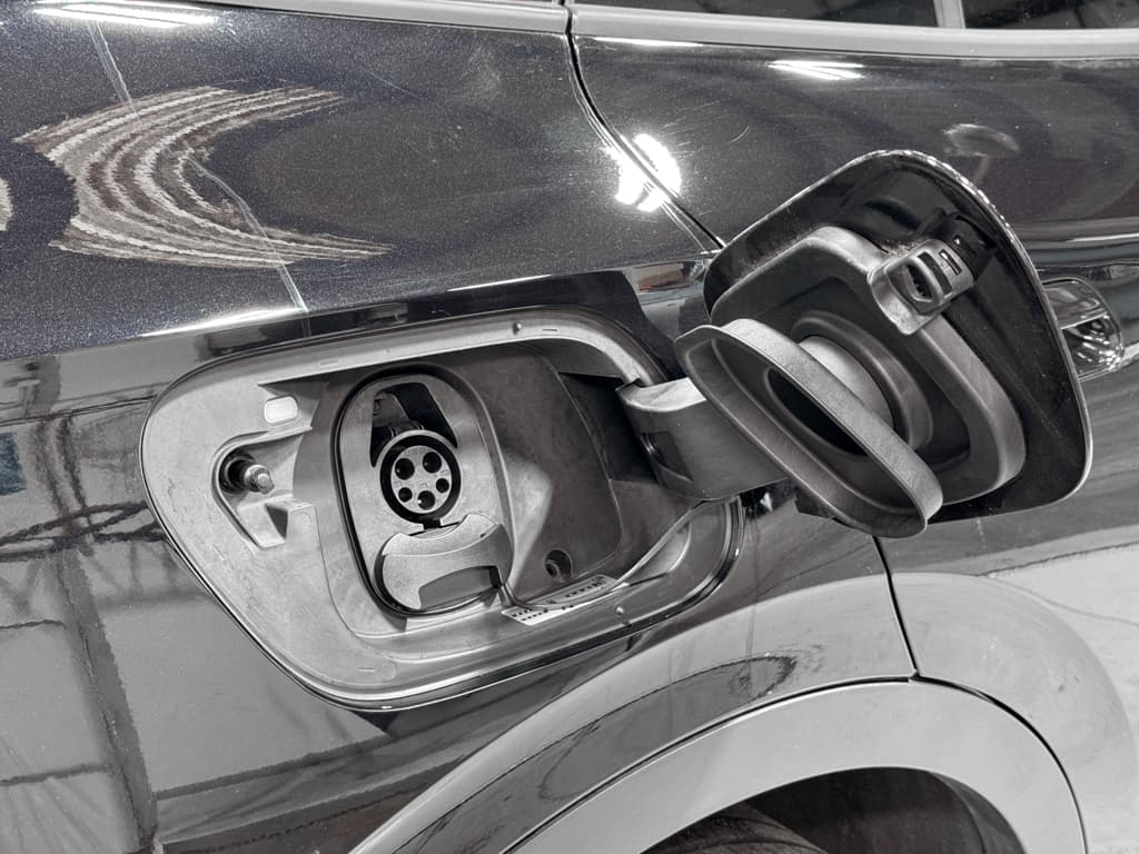 2023 Volkswagen ID.4 view 5