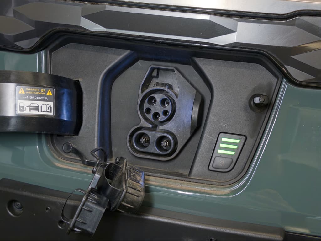 2023 Kia Niro EV view 5