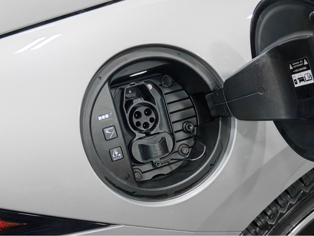2023 Hyundai IONIQ 6 view 5