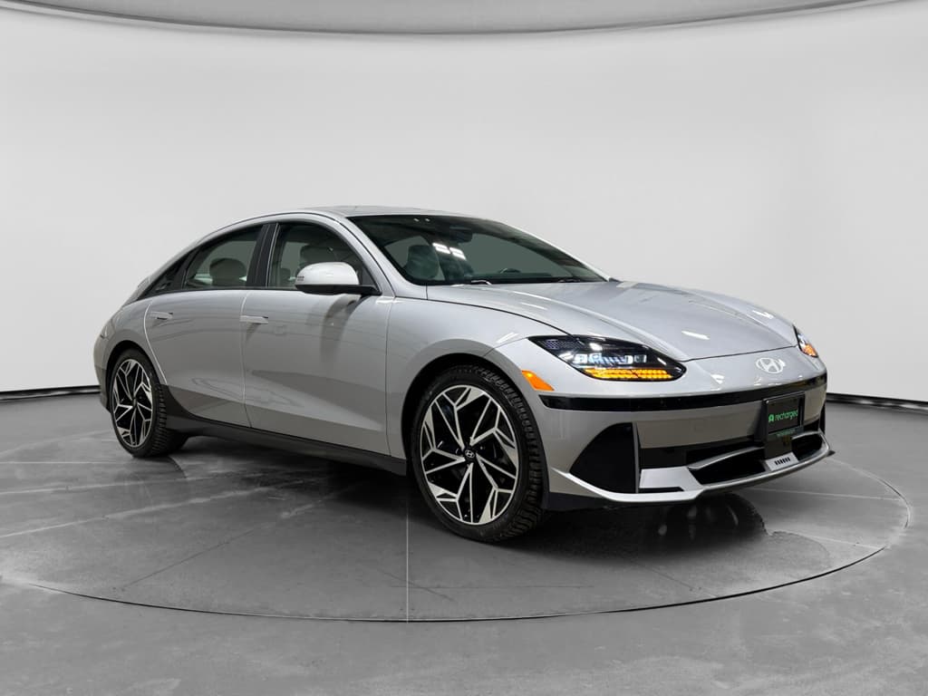 2023 Hyundai IONIQ 6 view 4