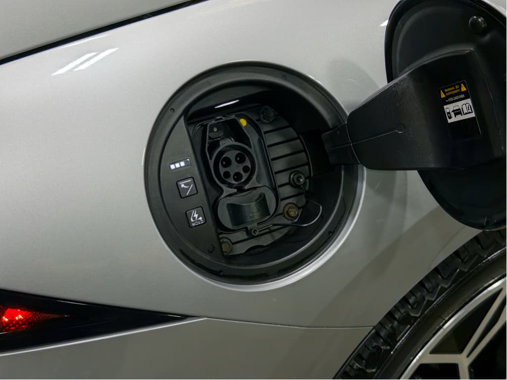 2023 Hyundai IONIQ 6 view 5
