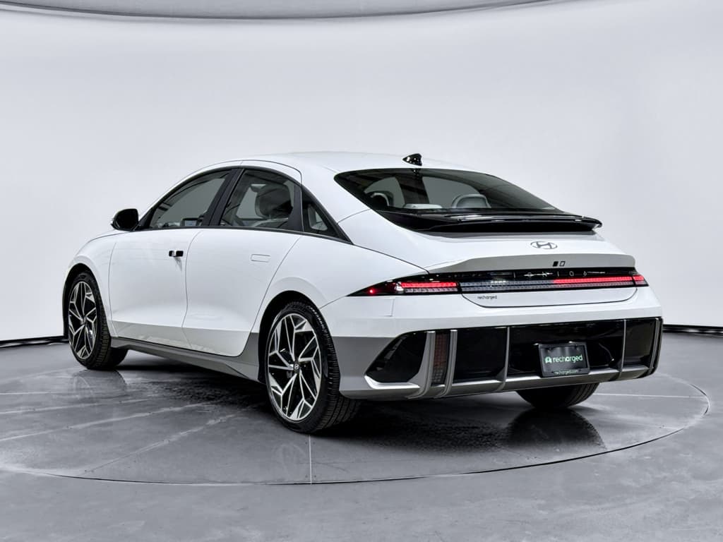 2023 Hyundai IONIQ 6 view 2