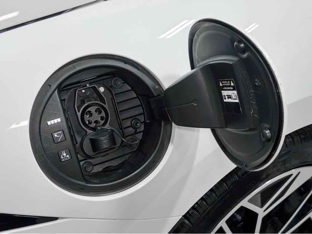 2023 Hyundai IONIQ 6 view 5