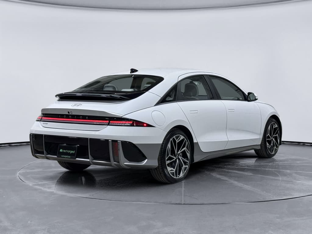 2023 Hyundai IONIQ 6 view 3