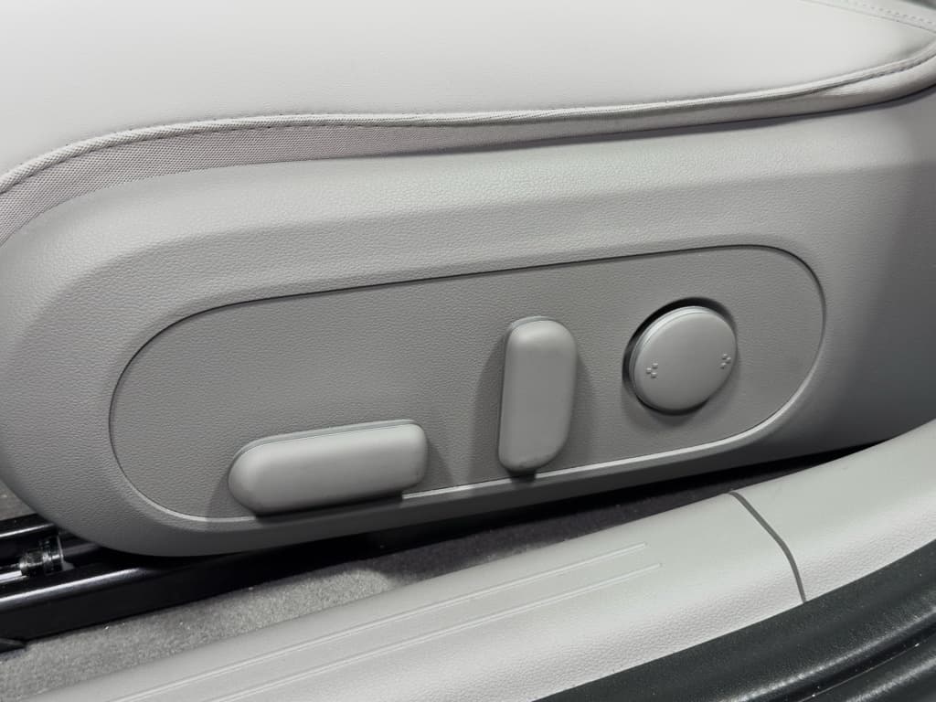 2023 Hyundai IONIQ 6 view 6