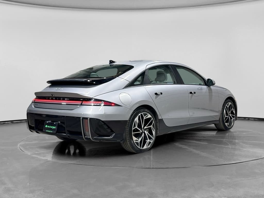 2023 Hyundai IONIQ 6 view 3