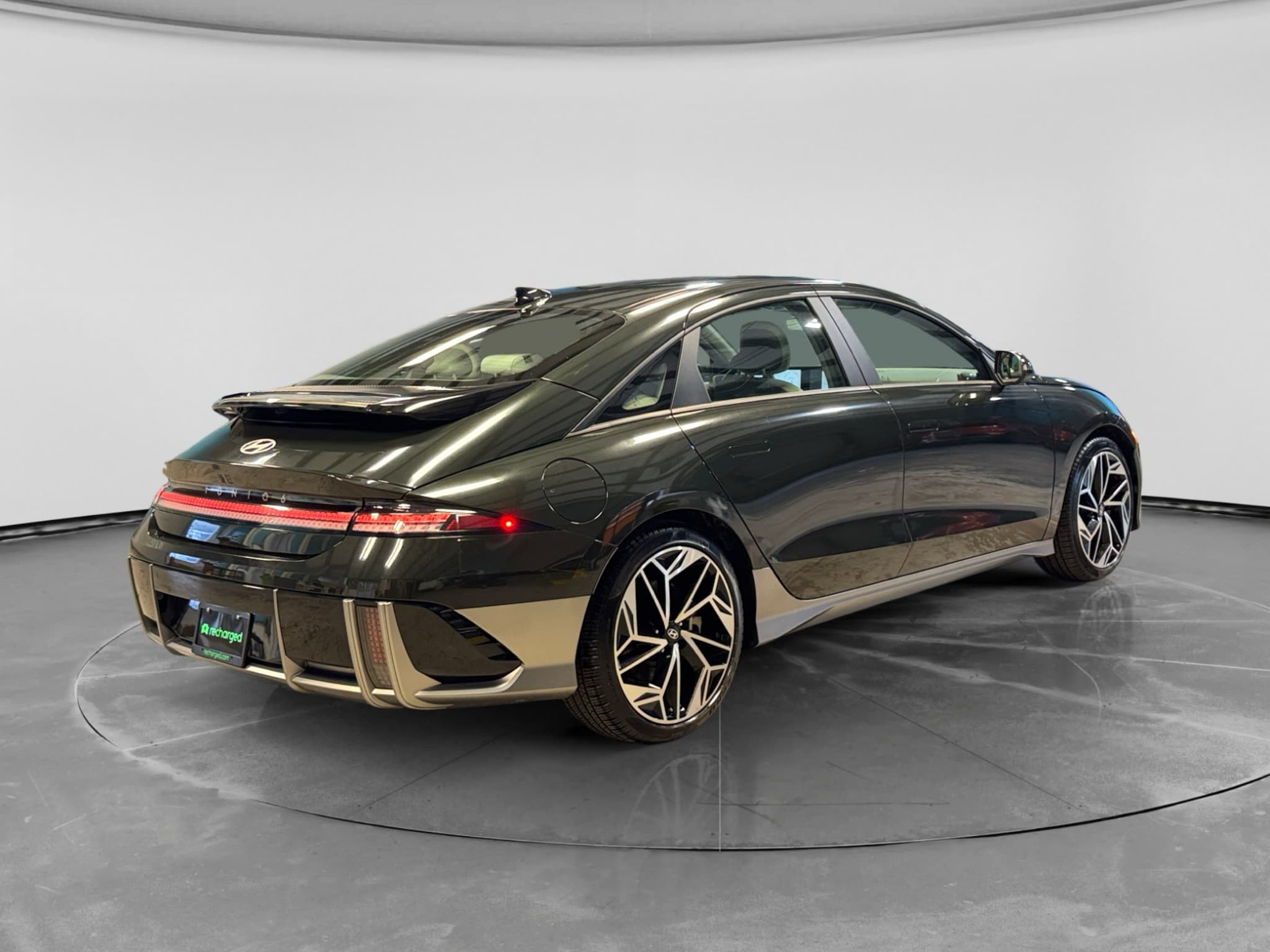 2023 Hyundai IONIQ 6 view 3