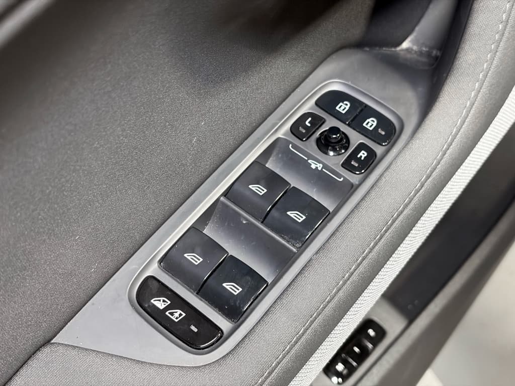 2022 Polestar Polestar 2 view 8