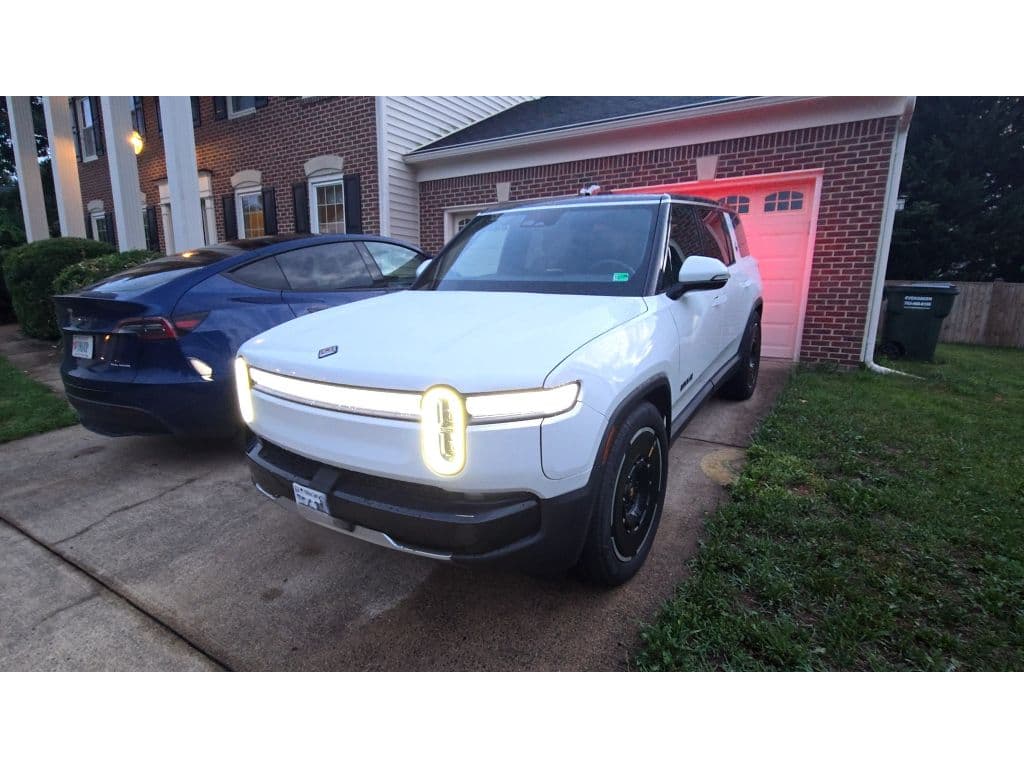 2025 Rivian R1S
