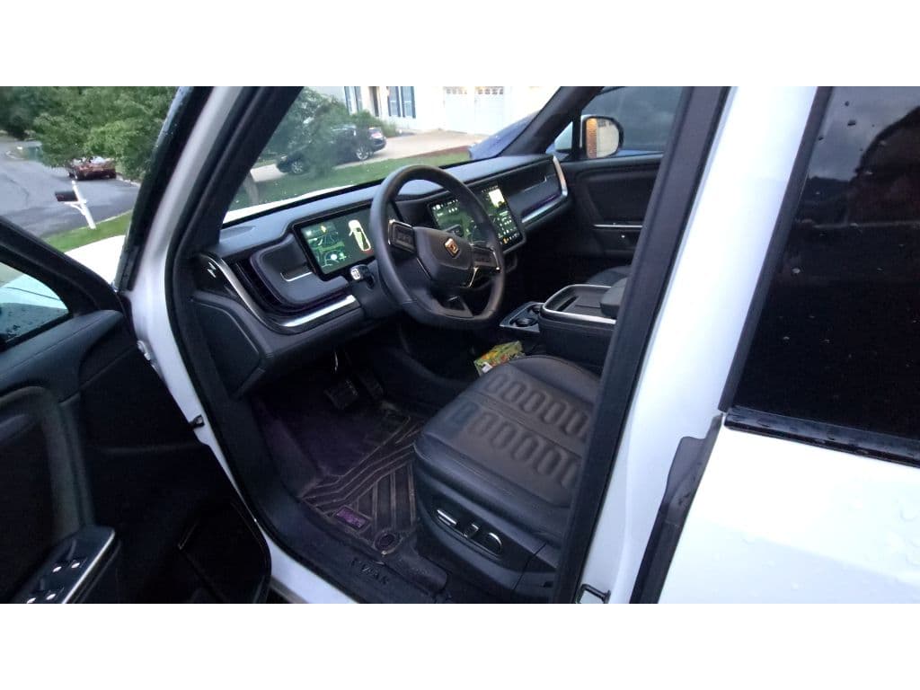 2025 Rivian R1S view 5