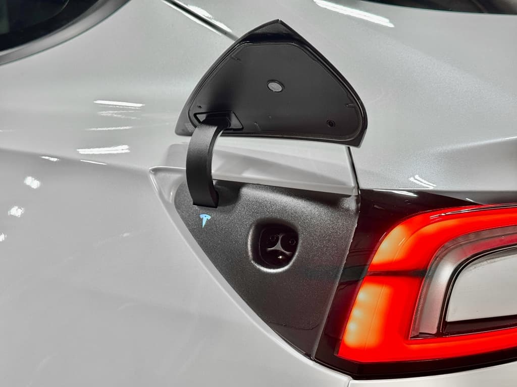 2025 Tesla Model 3 view 5