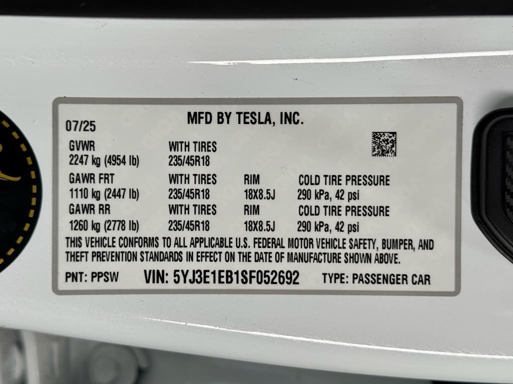 2025 Tesla Model 3 view 27