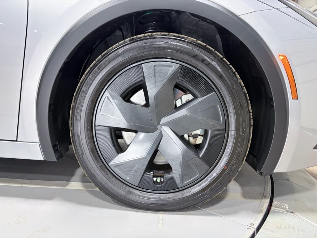 2025 Toyota Prius Prime view 29