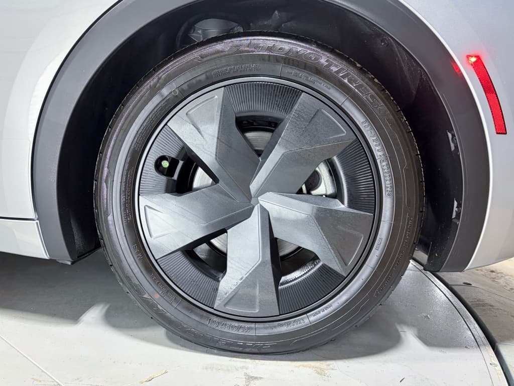 2025 Toyota Prius Prime view 25